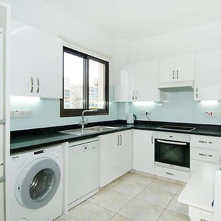 Beautiful 2-Bedroom Apartment - Great Location 파포스 외부 사진