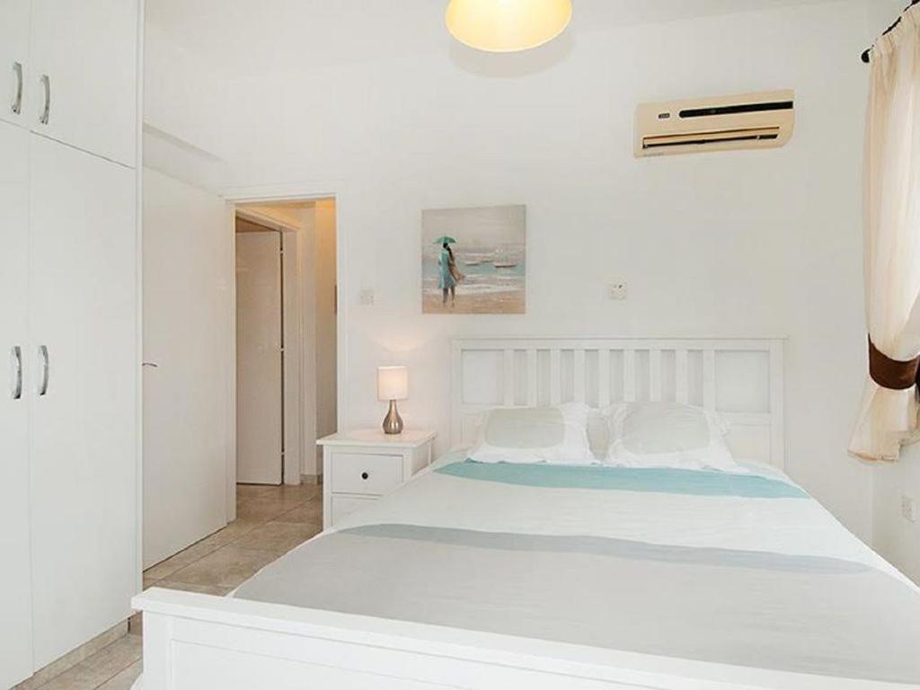 Beautiful 2-Bedroom Apartment - Great Location 파포스 외부 사진