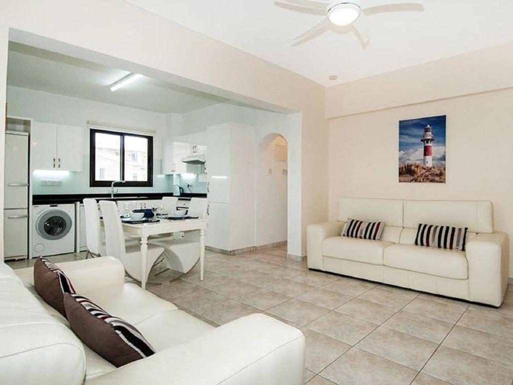 Beautiful 2-Bedroom Apartment - Great Location 파포스 외부 사진