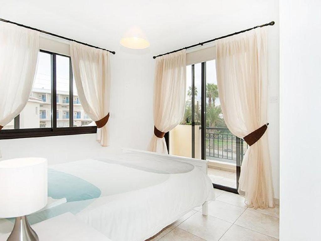 Beautiful 2-Bedroom Apartment - Great Location 파포스 외부 사진