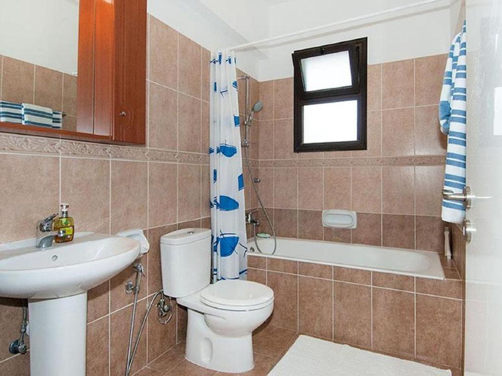Beautiful 2-Bedroom Apartment - Great Location 파포스 외부 사진