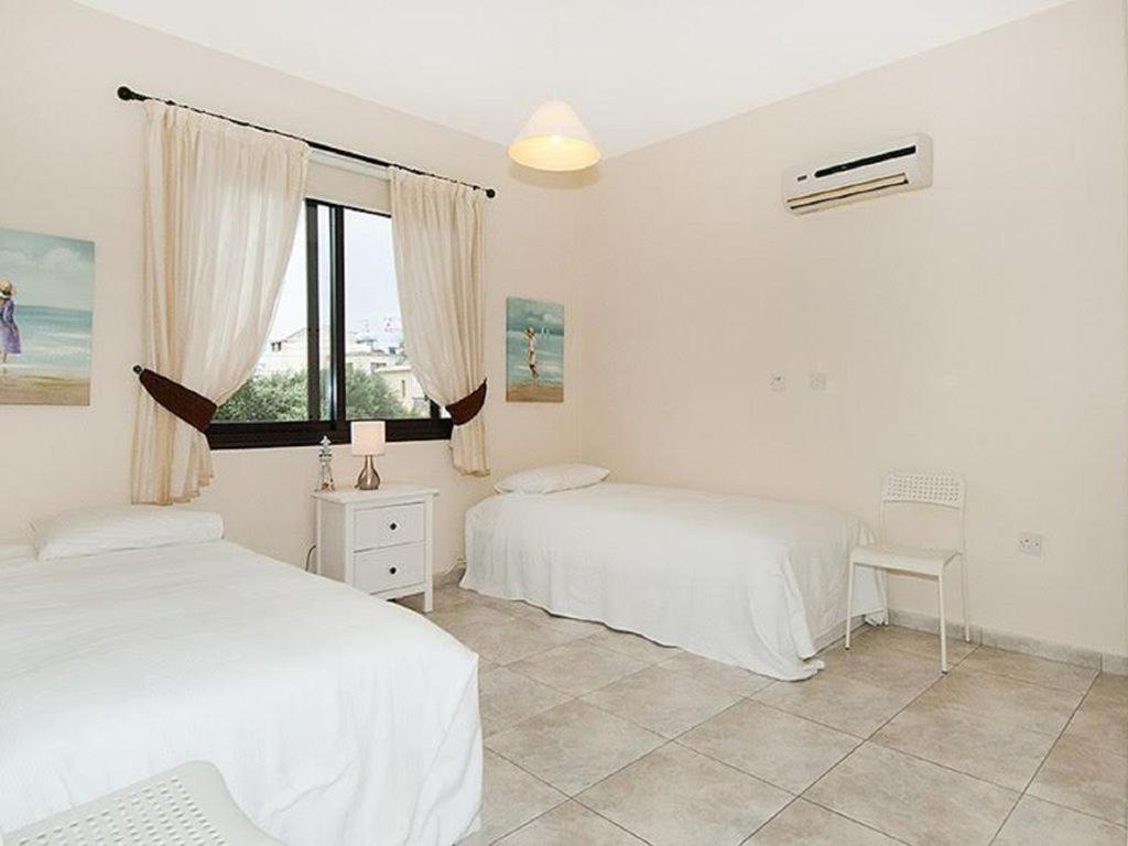 Beautiful 2-Bedroom Apartment - Great Location 파포스 외부 사진